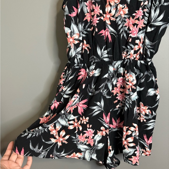 Divided Size 6, Black/Pink Floral  V Neck Playsuit Romper, adjustable straps - Picture 4 of 8